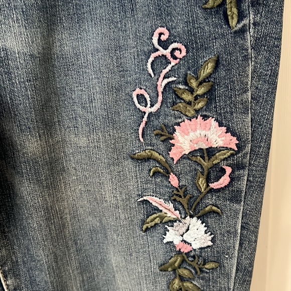 St John’s Bay Embroidered Skinny Jeans.  Size 10 - Picture 7 of 12